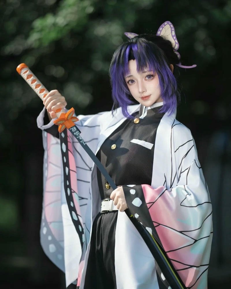 Ảnh Shinobu cosplay ánh nhìn cuốn hút khó rời mắt