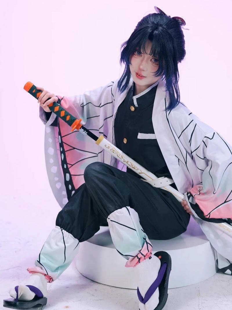 Ảnh Shinobu cosplay biểu hiện cảm xúc chân thật