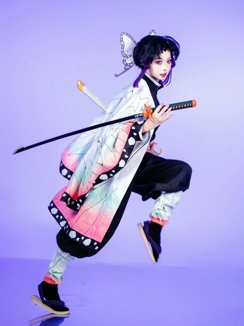 Ảnh Shinobu cosplay dáng vẻ thanh lịch nổi bật