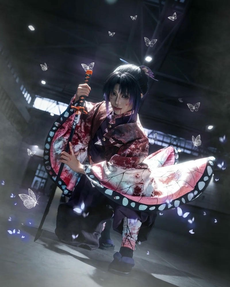 Ảnh Shinobu cosplay đường nét khuôn mặt thanh tú
