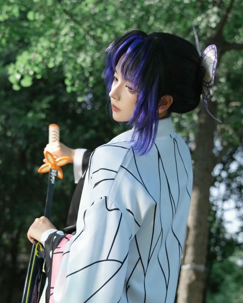 Ảnh Shinobu cosplay thần thái mềm mại quyến rũ