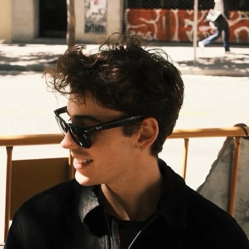 Ảnh avatar con trai ngầu mang vẻ lạnh lùng đầy cuốn hút