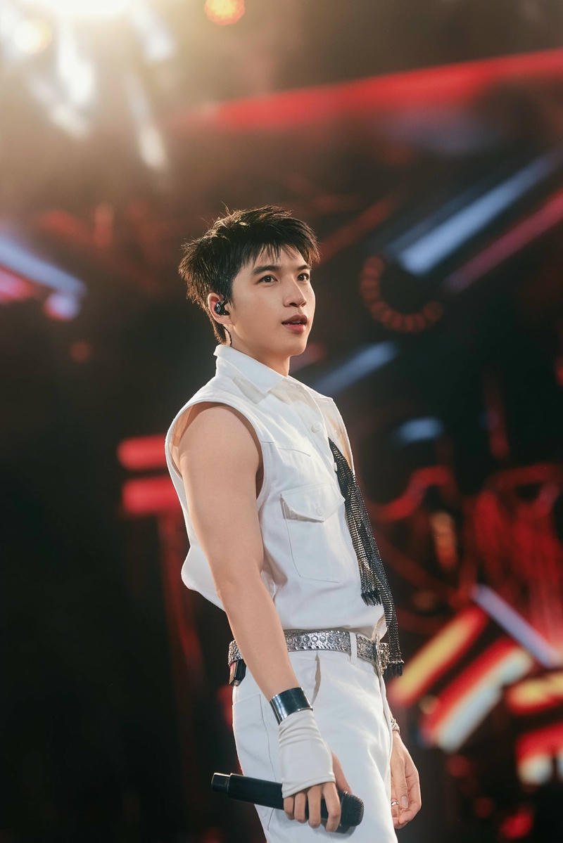 Ảnh chân dung HIEUTHUHAI làm nền điện thoại đẹp