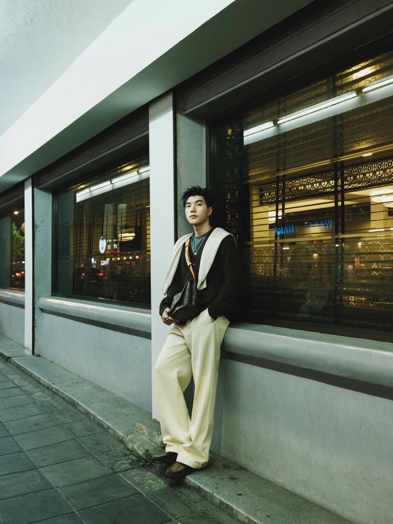 Ảnh chân dung nghệ sĩ dùng làm hình nền HIEUTHUHAI