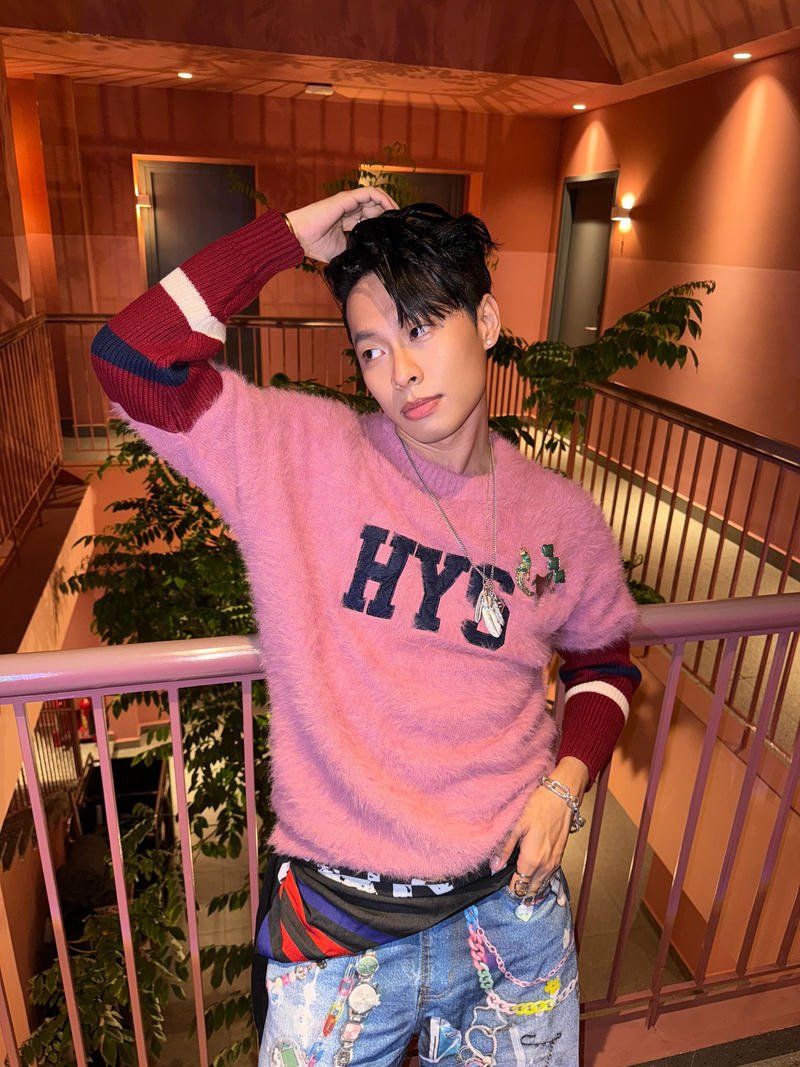 Ảnh chân dung nghệ sĩ dùng làm hình nền HURRYKNG