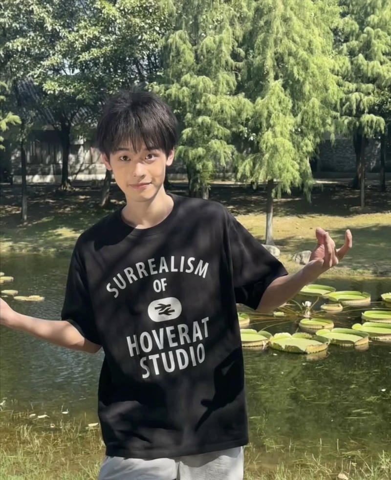 Ảnh con trai cute nổi bật với nụ cười hiền đầy cuốn hút