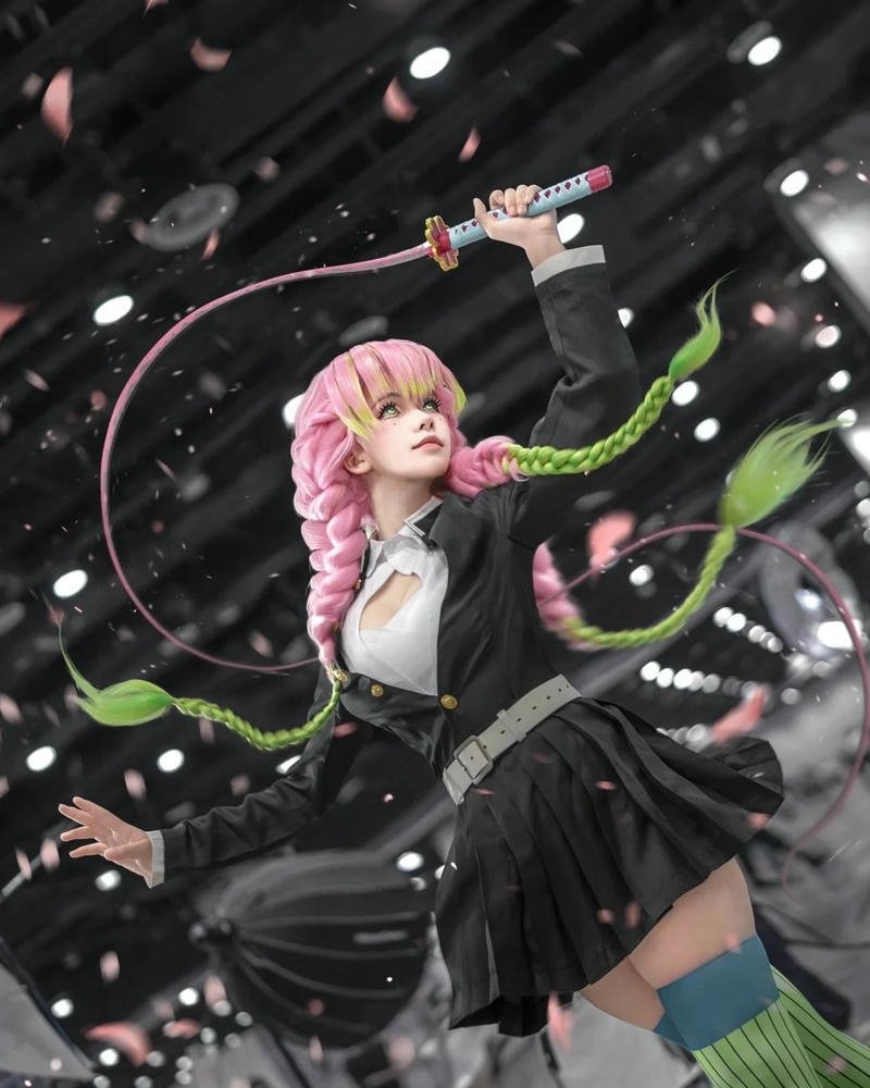 Ảnh cosplay Mitsuri mang đến cảm giác vui tươi và gần gũi