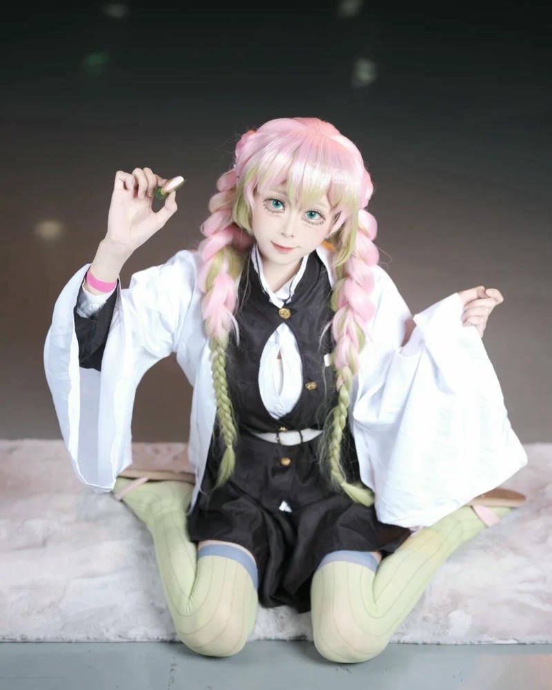 Ảnh cosplay Mitsuri tái hiện nhân vật với nét đẹp rạng rỡ