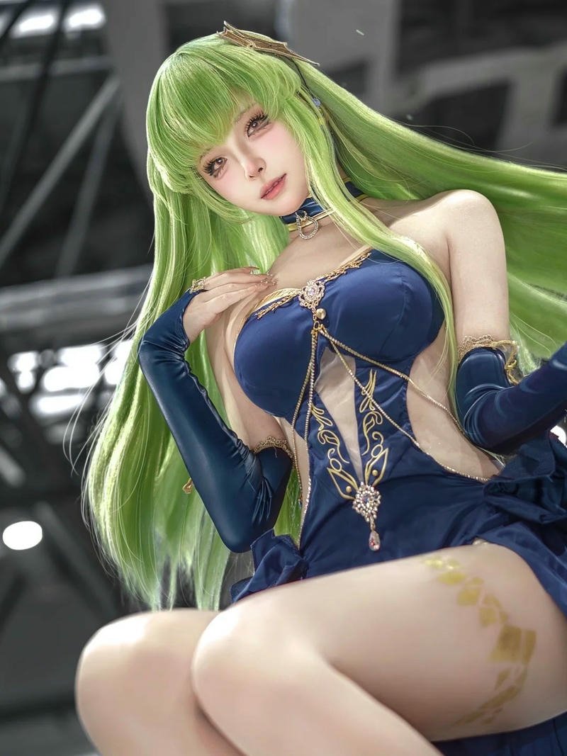 Ảnh cosplay anime nổi bật với phong thái tự nhiên và cuốn hút