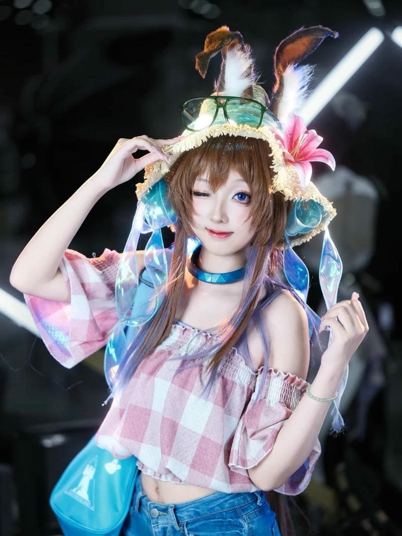 Ảnh cosplay anime tạo điểm nhấn bằng biểu cảm đầy cuốn hút