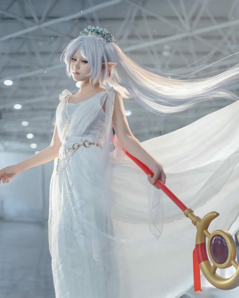Ảnh cosplay frieren mang phong cách hóa thân mềm mại tinh tế