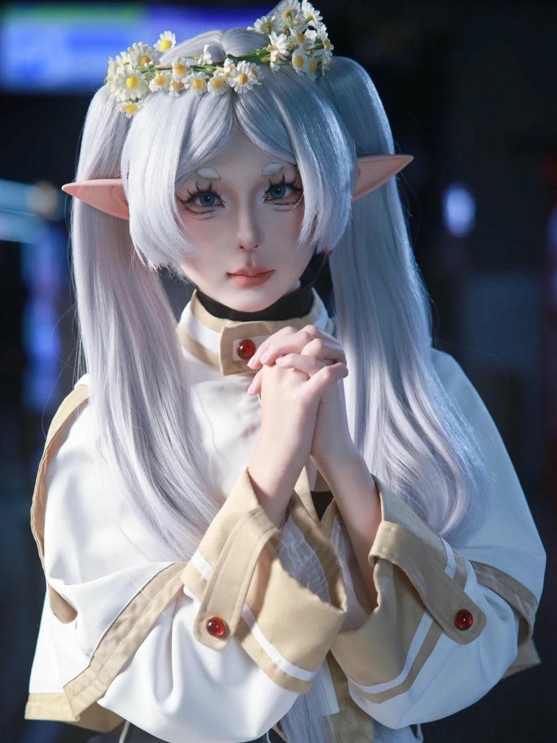 Ảnh cosplay frieren mang phong cách thanh lịch và cuốn hút