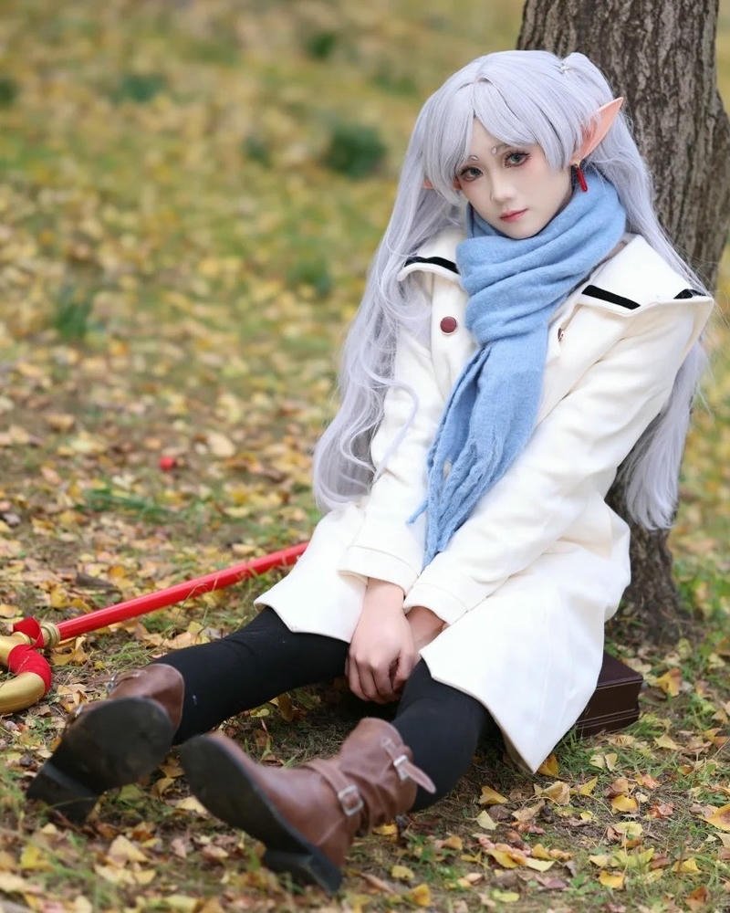 Ảnh cosplay frieren tạo ấn tượng với thần thái trầm mặc