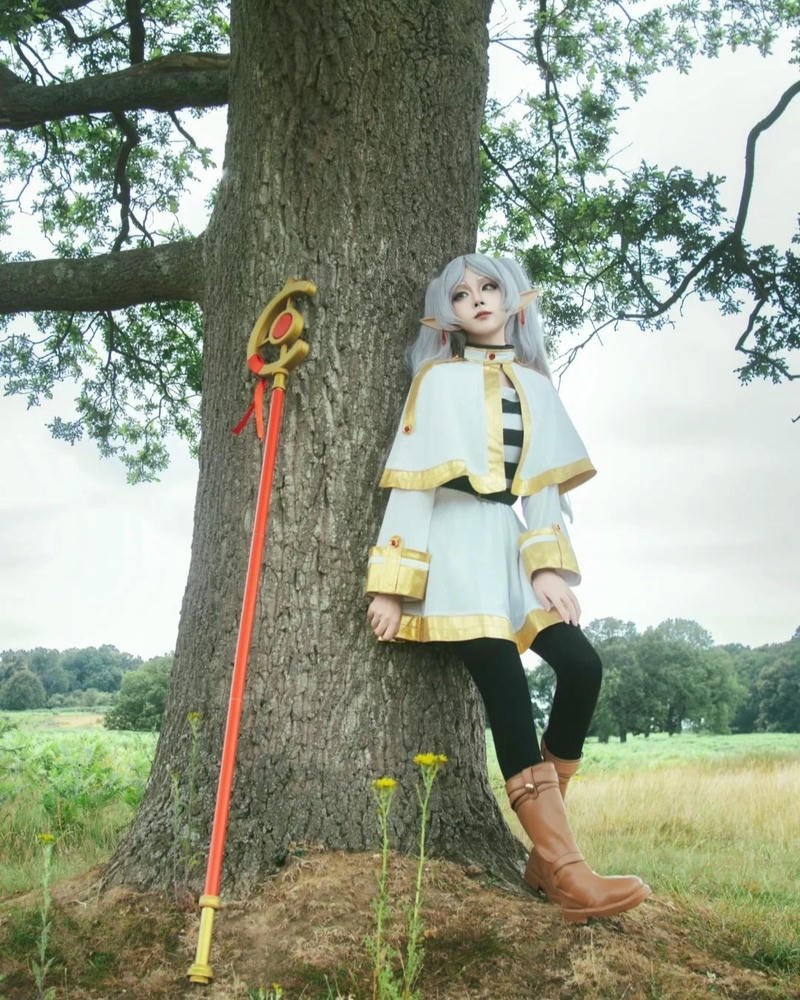 Ảnh cosplay frieren thể hiện phong cách nhân vật đầy tinh tế