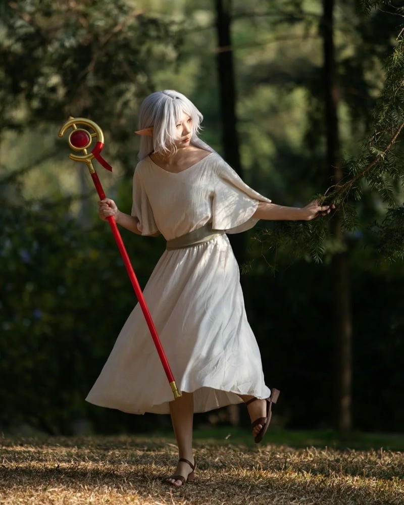 Ảnh cosplay frieren thể hiện sự tinh tế trong từng chi tiết