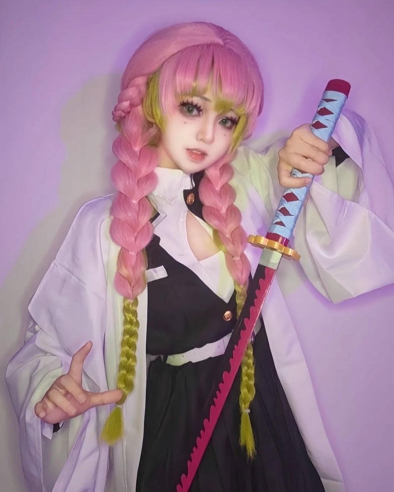 Ảnh cosplay phong cách Mitsuri nổi bật với nét đáng yêu