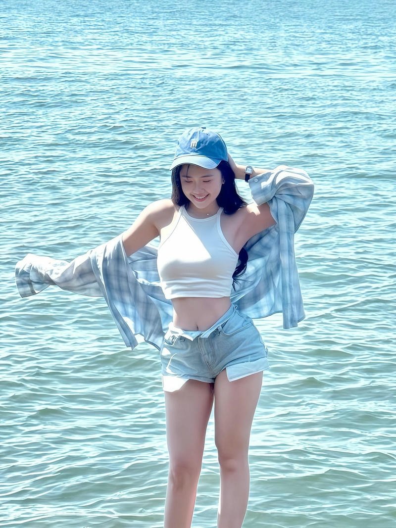 Ảnh gái xinh sexy mái tóc nổi bật tăng sức hút