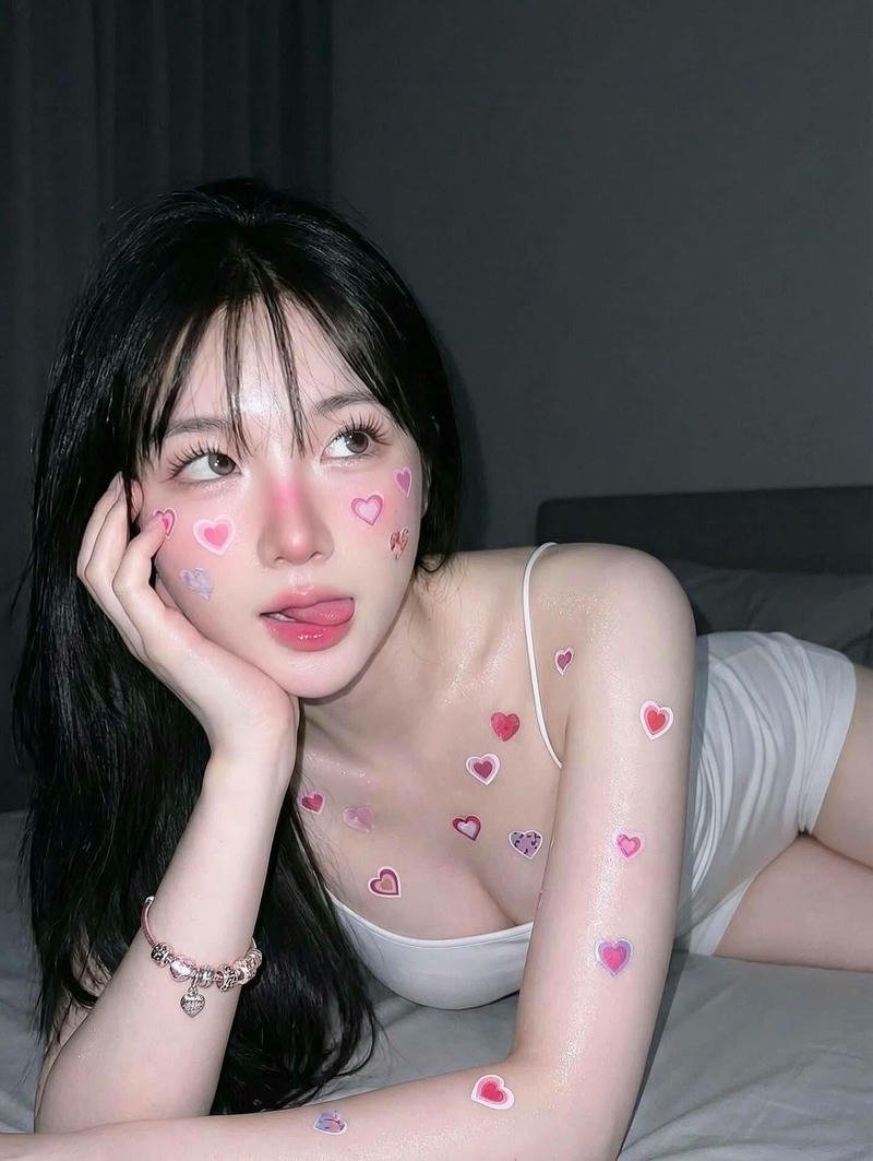 Ảnh gái xinh sexy nụ cười quyến rũ đầy hấp dẫn