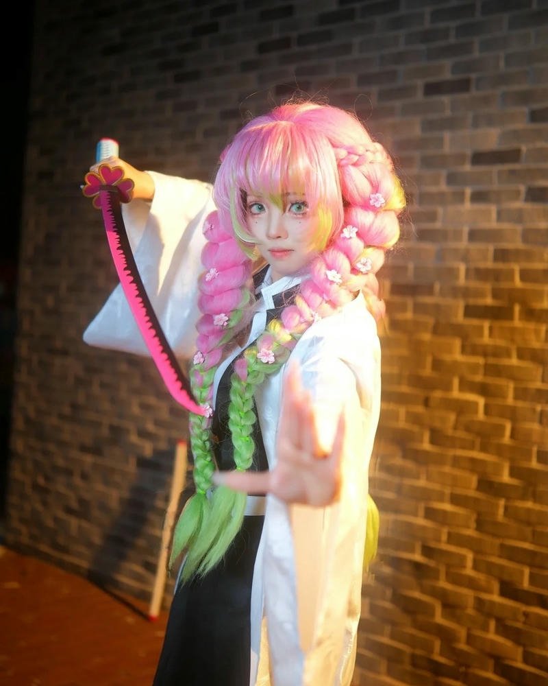 Ảnh hóa thân Mitsuri cosplay nổi bật với phong cách đáng yêu