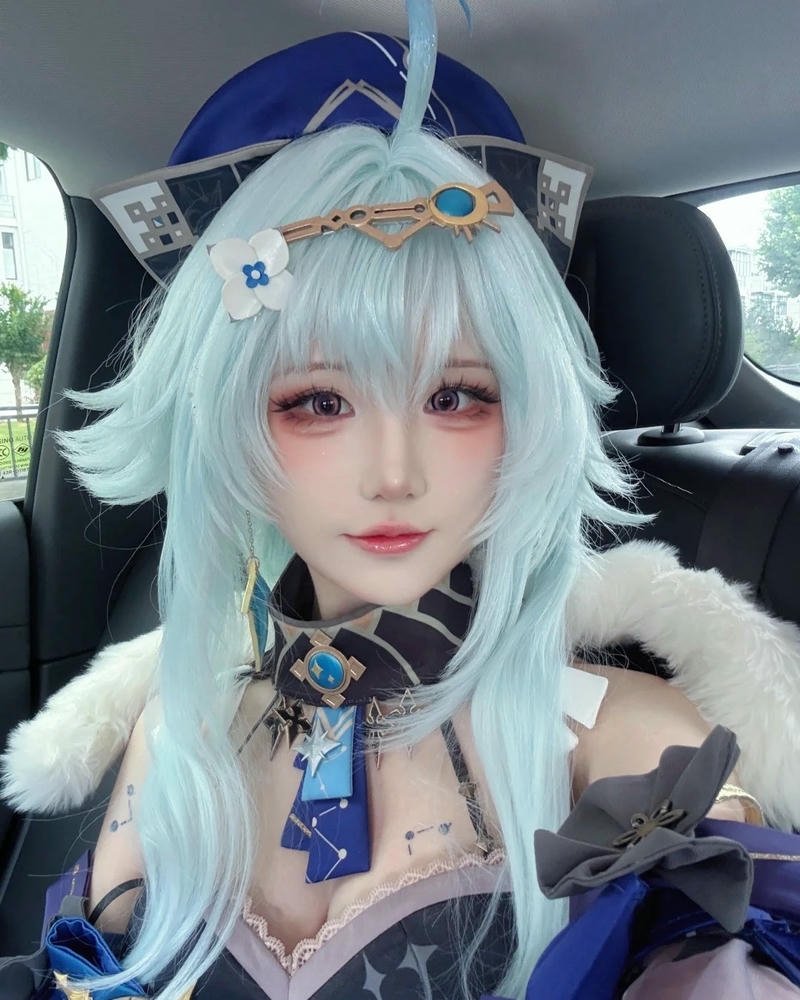 Ảnh hóa thân anime cosplay nổi bật với biểu cảm ấn tượng