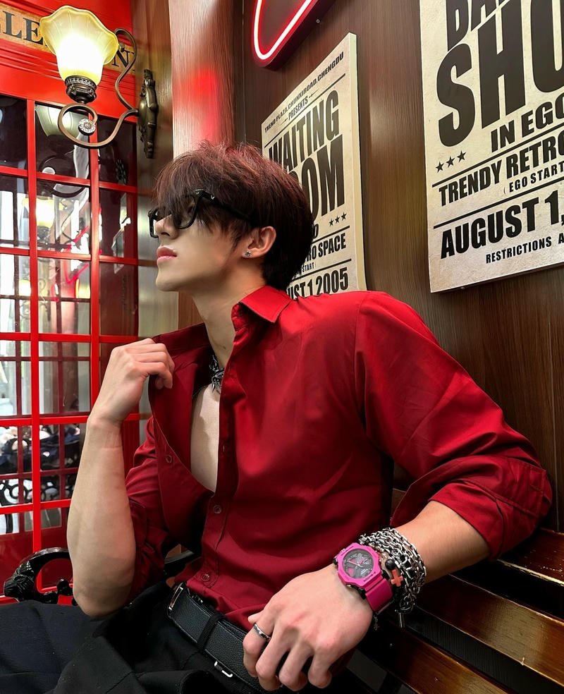 Ảnh hot boy chụp cận mặt rõ nét cuốn hút