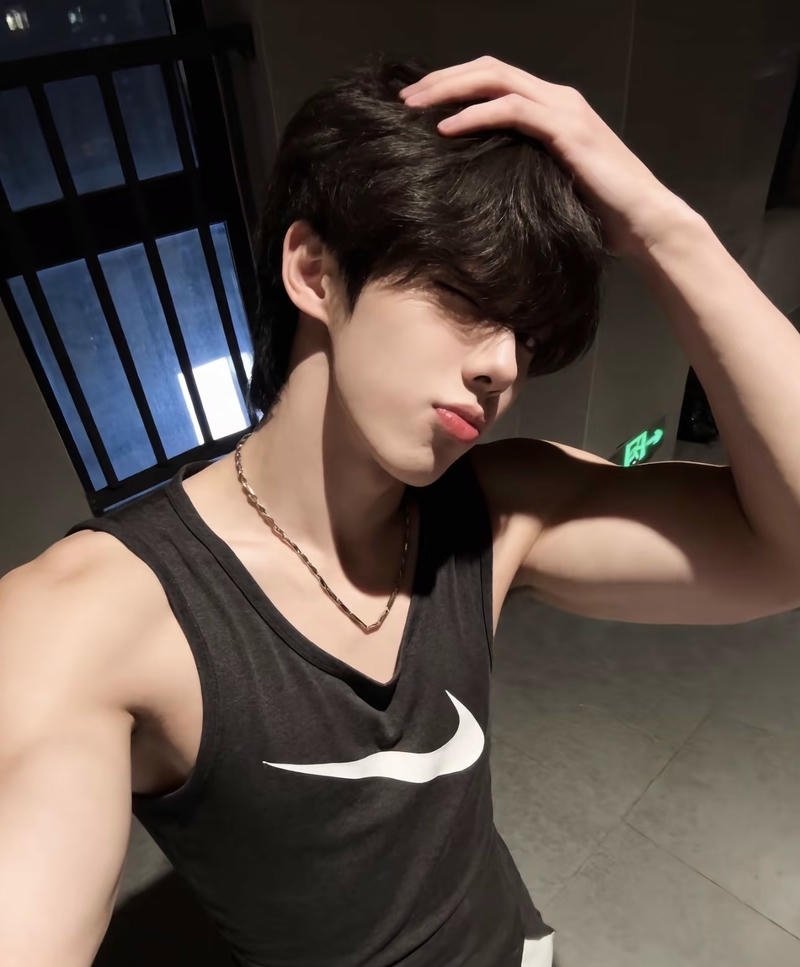 Ảnh hot boy ngoài đời thường đầy cuốn hút