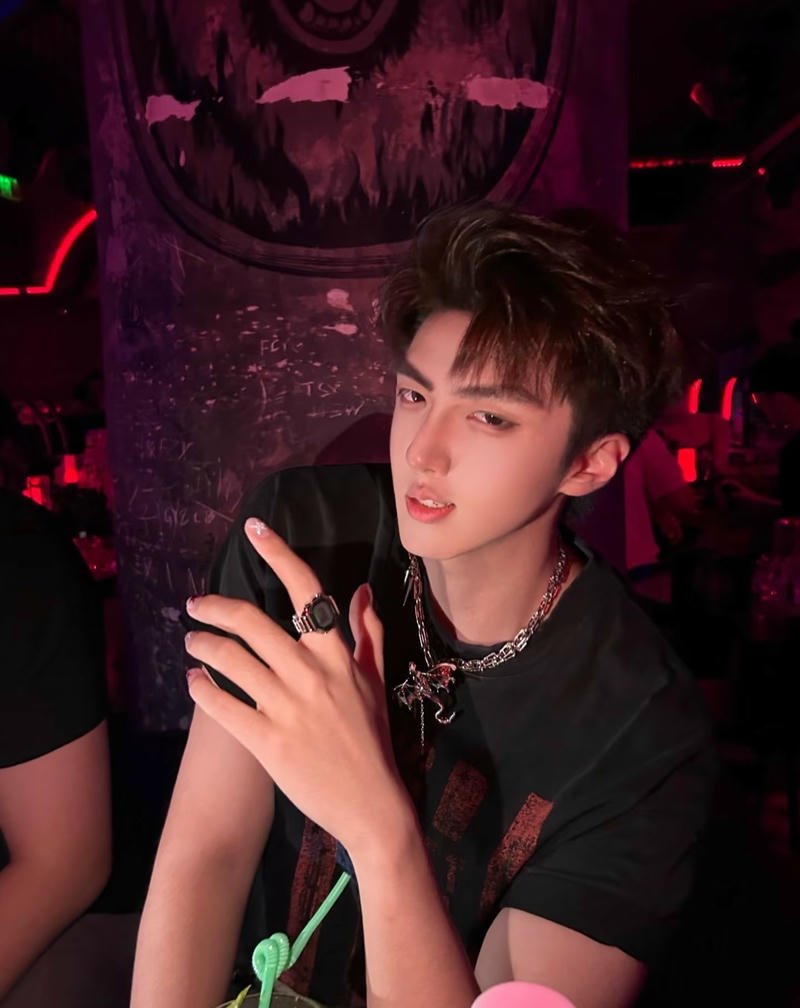 Ảnh hot boy với mái tóc thời trang nổi bật