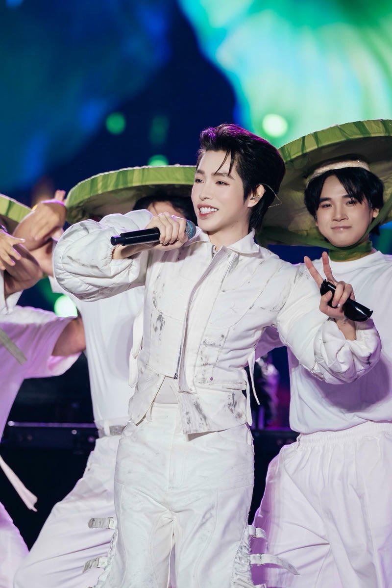 Ánh mắt dễ thương của Đức Phúc trong ảnh nền đẹp