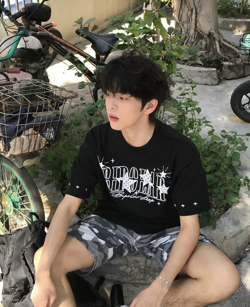 Ánh mắt lạnh lùng của soái ca Trung Quốc phong cách idol