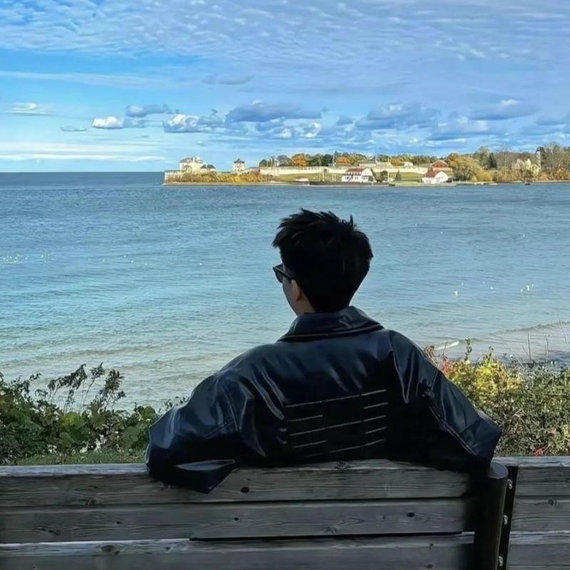 Ảnh nam chụp sau lưng tạo cảm giác bí ẩn và thu hút