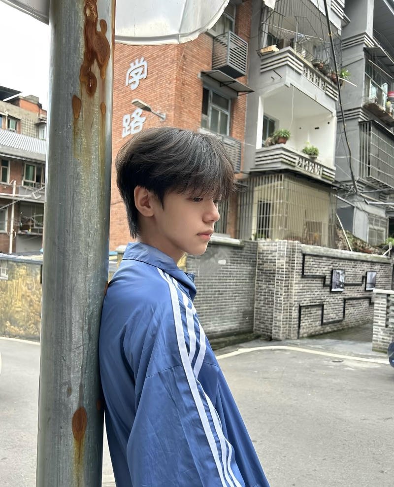 Ánh nhìn thân thiện giúp ảnh trai k10 dễ gây chú ý