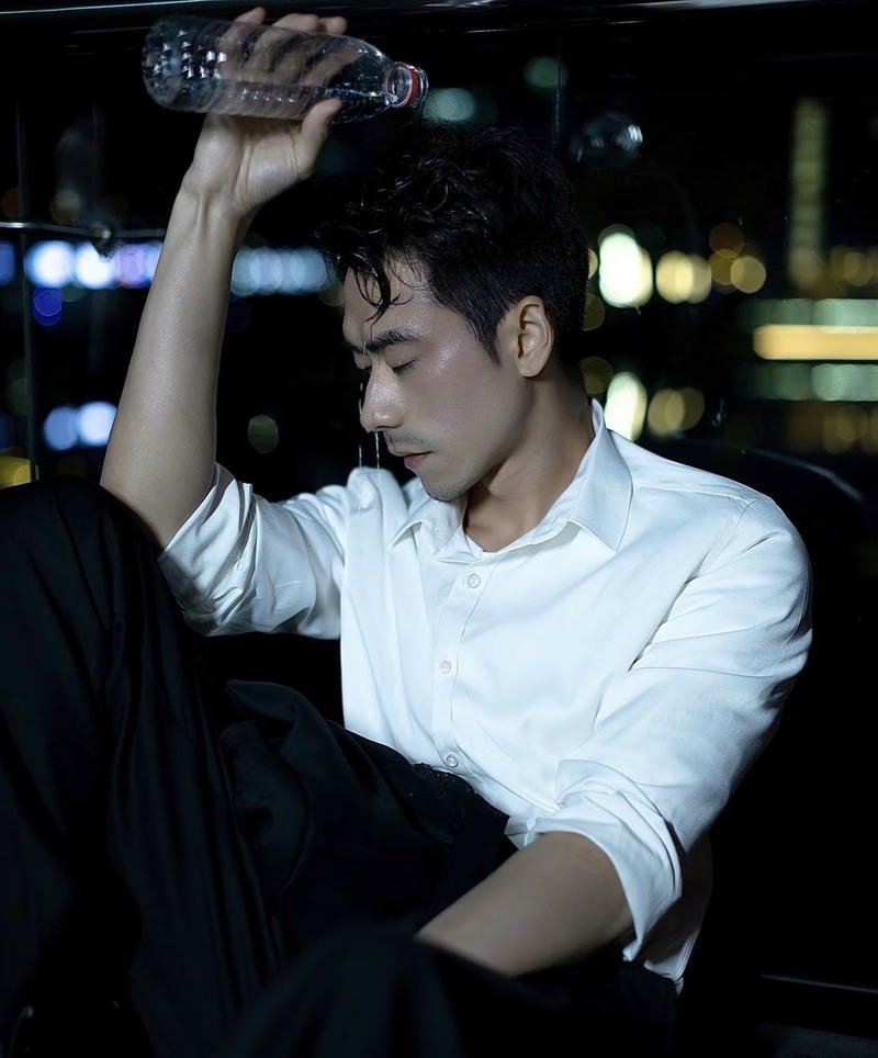 Ảnh tâm trạng con trai buồn bã trong nền