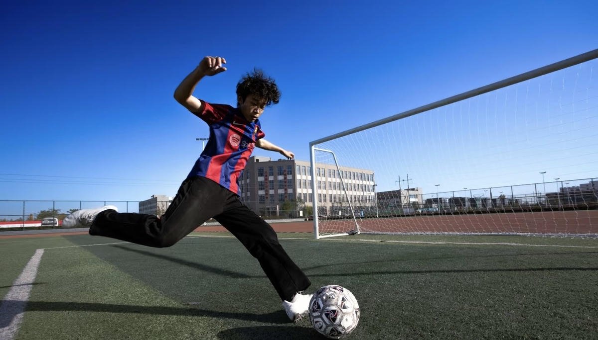 Ảnh trai đá bóng thumbnail