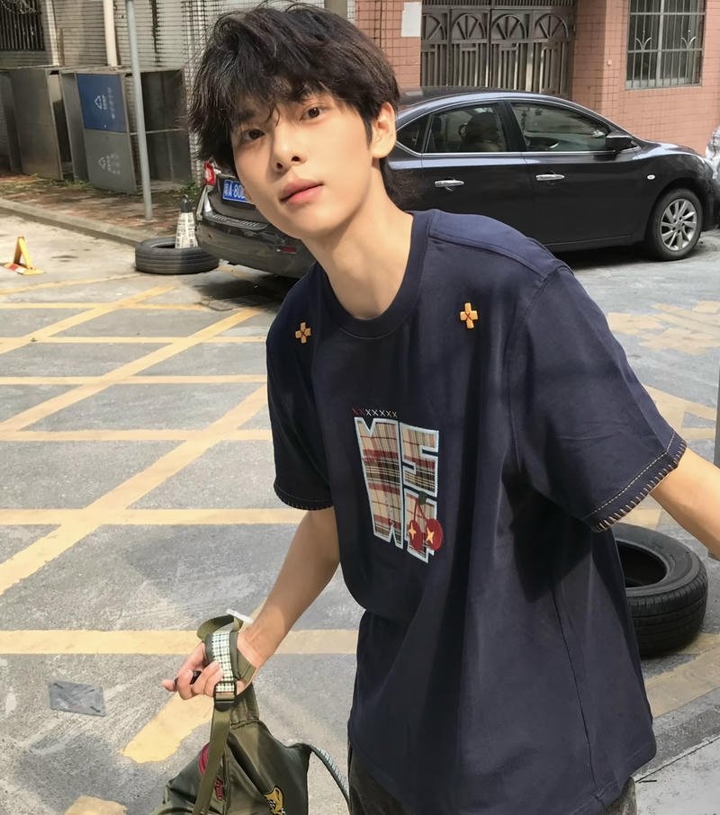 Ảnh trai đẹp K7 thể hiện diện mạo tươi sáng