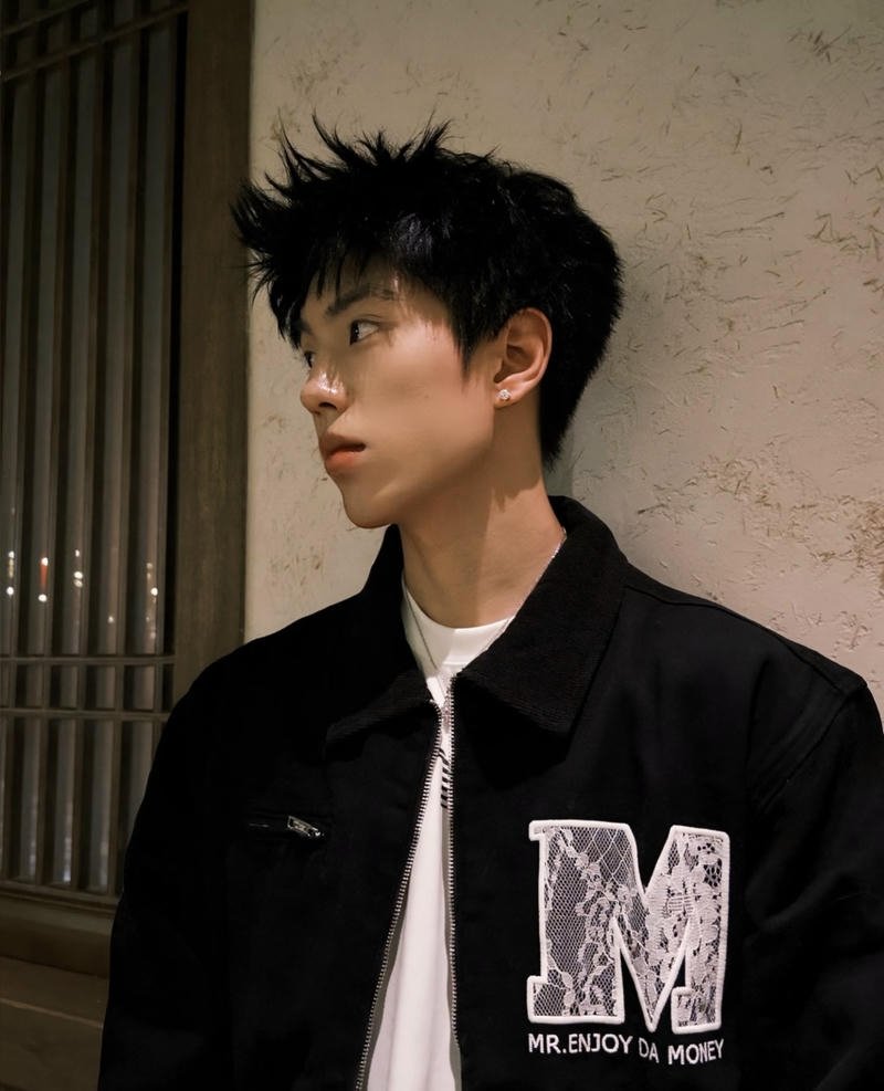 Ảnh trai đẹp Trung Quốc góc nghiêng nam thần cuốn hút