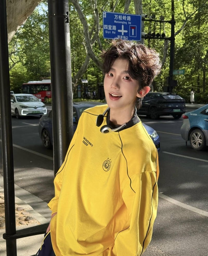 Ảnh trai đẹp Trung Quốc gương mặt thư sinh cuốn hút