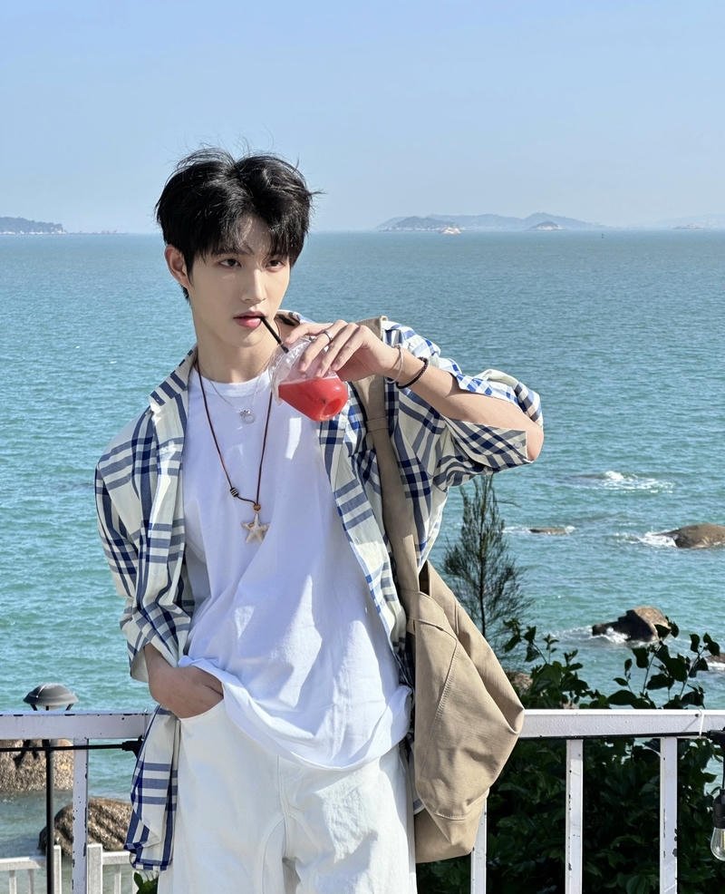 Ảnh trai đẹp Trung Quốc phong cách học sinh thanh lịch