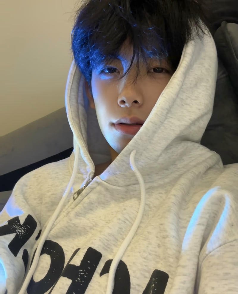 Ảnh trai đẹp Trung Quốc phù hợp đặt hình nền điện thoại