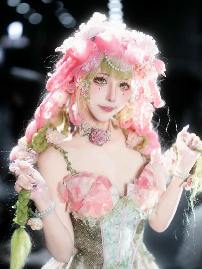 Ảnh về cosplay Mitsuri thể hiện nét đẹp nữ tính dịu dàng