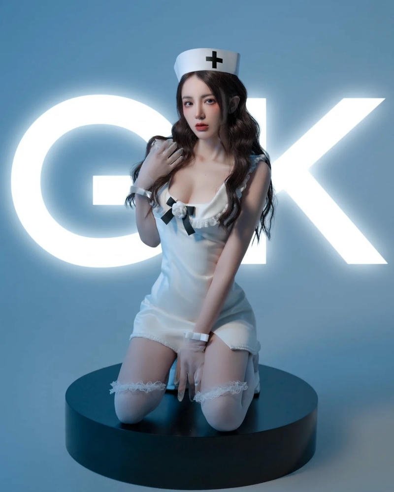 Ảnh về cosplay y tá nổi bật với nét riêng biệt