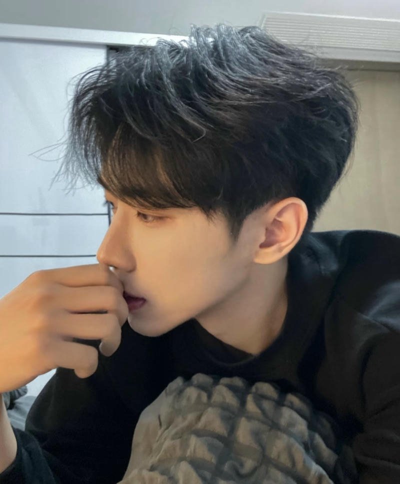 Biểu cảm chân thật sad boy lạnh lùng ảnh nền