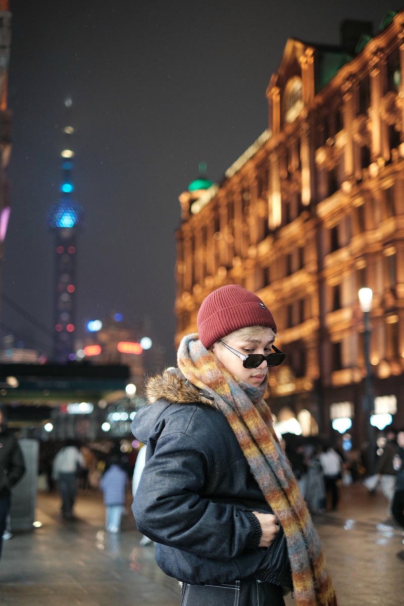 Biểu cảm cool ngầu phù hợp hình nền Captain Boy đẹp