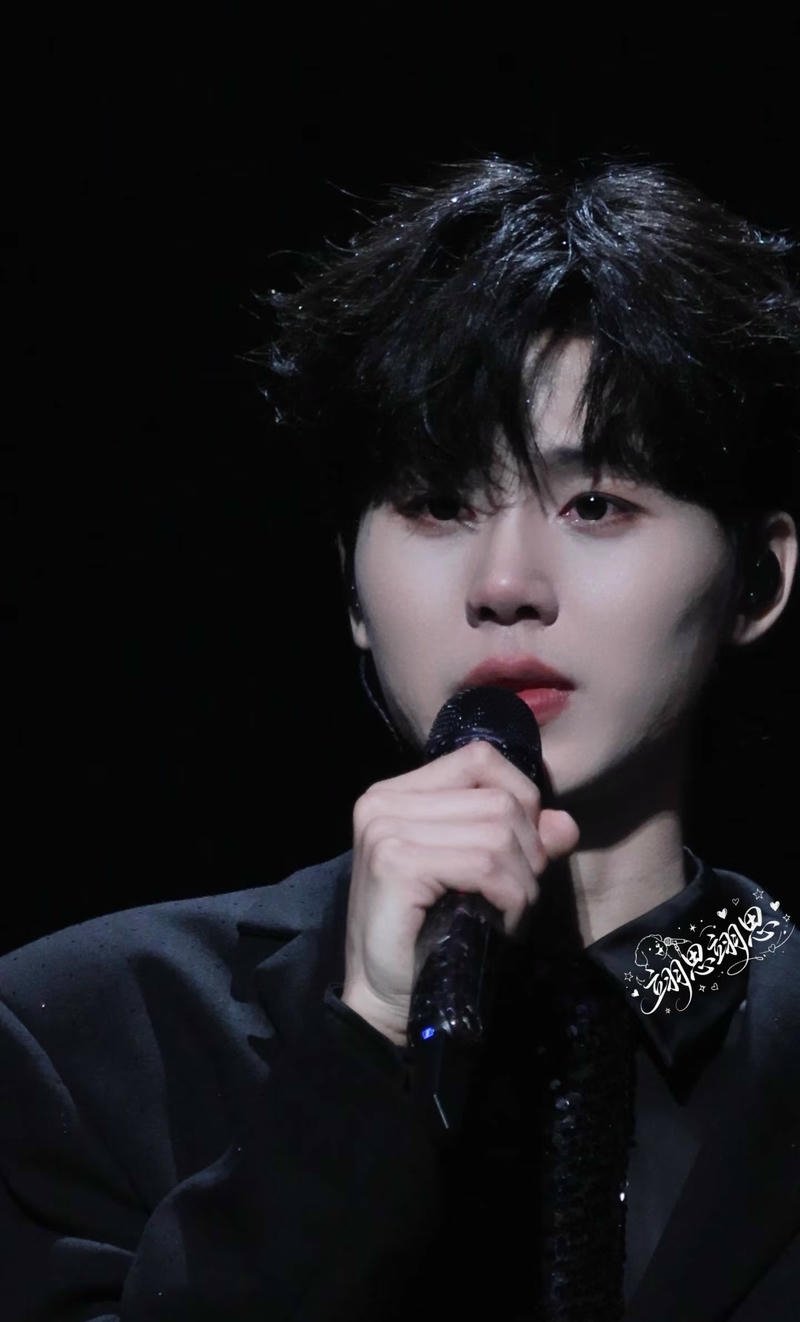 Biểu cảm đau lòng của ảnh trai đẹp khóc