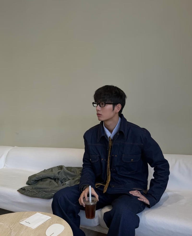 Biểu cảm thân thiện của chàng trai tuổi K7