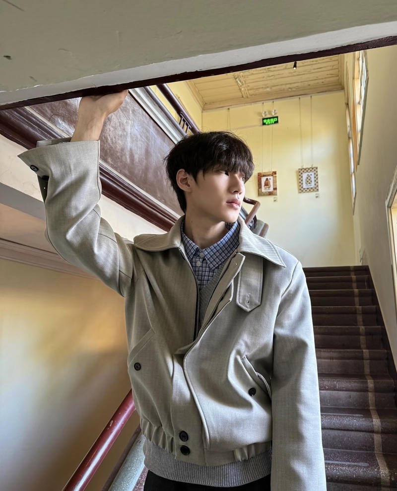 Biểu cảm thân thiện của thiếu niên tuổi 2K8