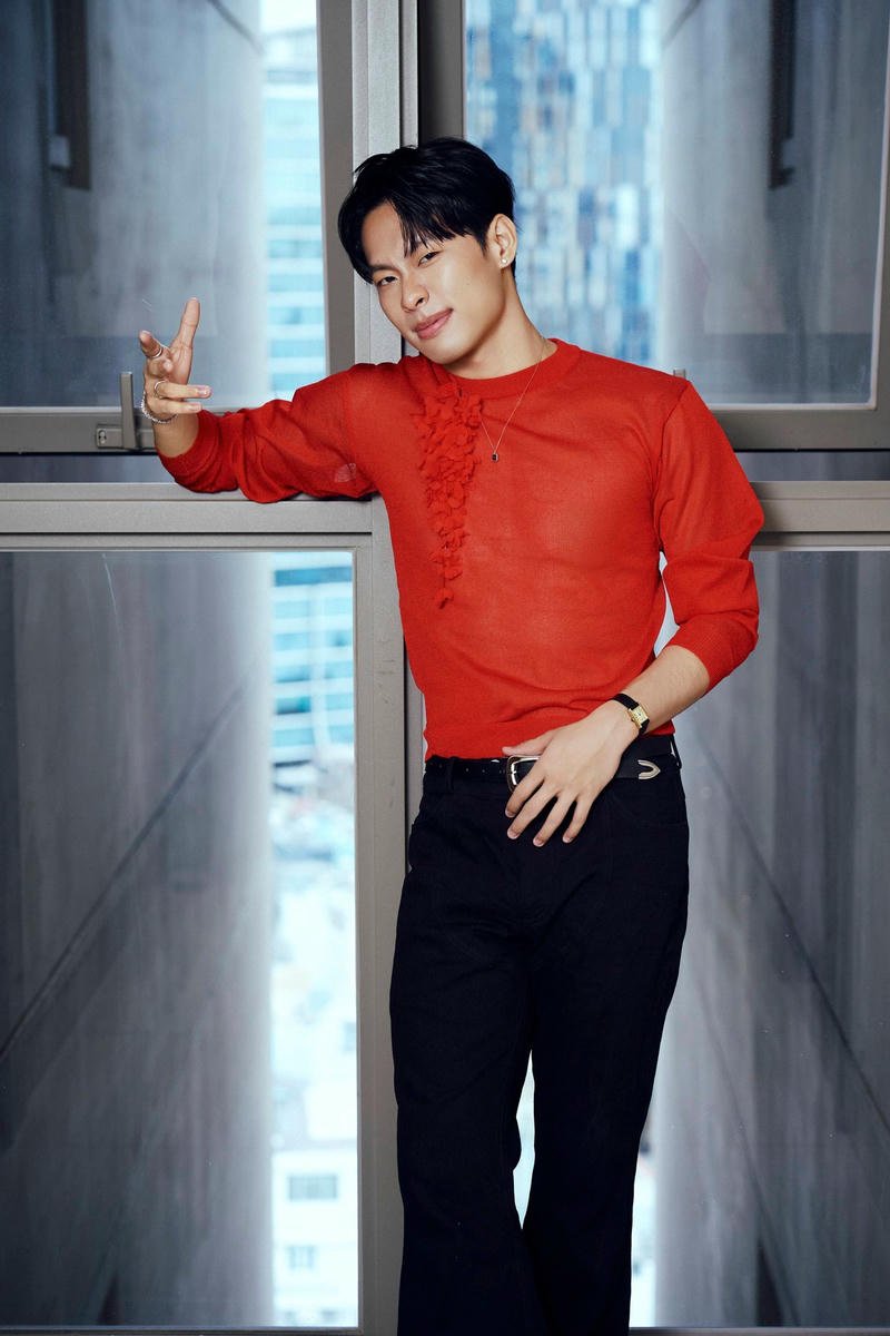 Biểu cảm tự nhiên làm hình nền của HURRYKNG khi chụp ảnh