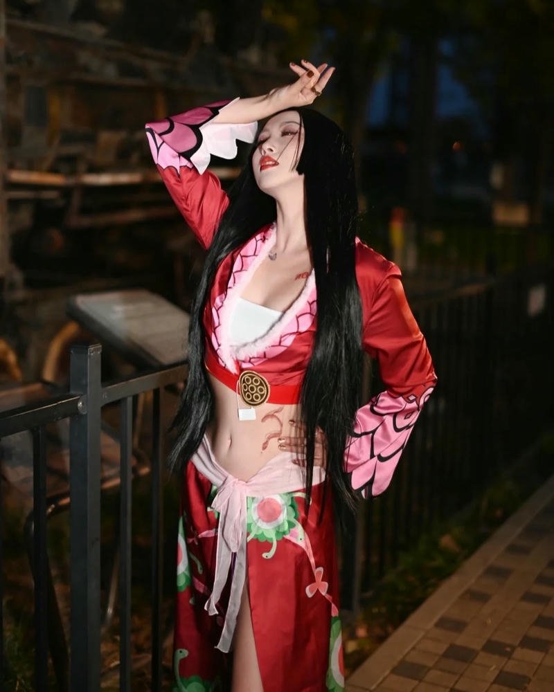 Boa Hancock cosplay biểu cảm tự tin đầy sức hút