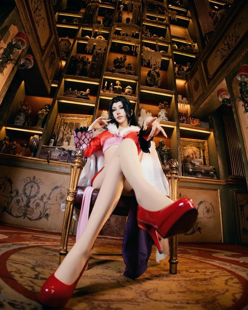 Boa Hancock cosplay biểu hiện sắc nét đầy thần thái