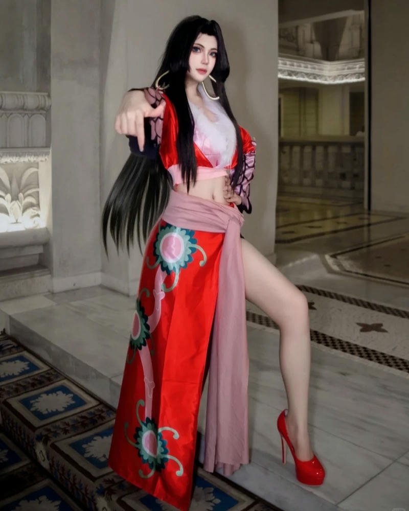 Boa Hancock cosplay phong cách sang trọng đầy cuốn hút