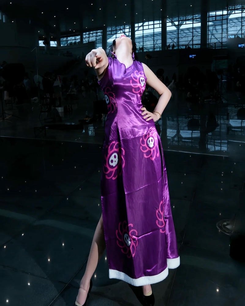 Boa Hancock cosplay phong thái nhẹ nhàng vẫn quyến rũ
